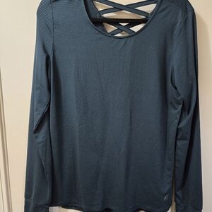 We Wander long sleeve shirt green size medium